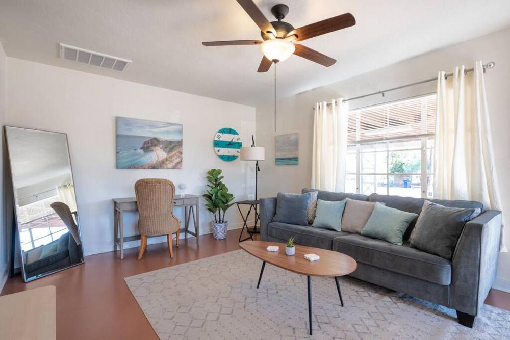 Cali 2BR Getaway Firepit, Yard & Spring Charm